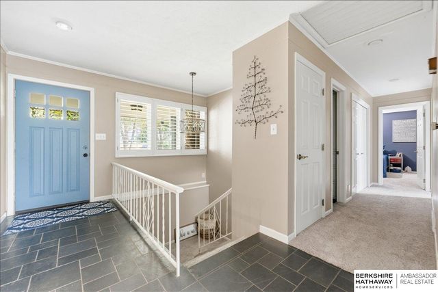 444 Skyline Drive, Elkhorn, NE 68022