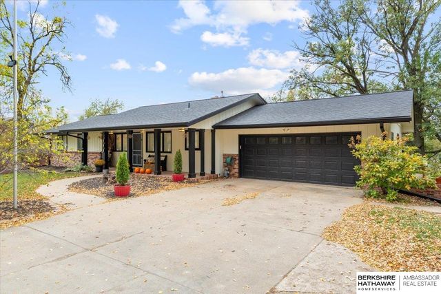 444 Skyline Drive, Elkhorn, NE 68022