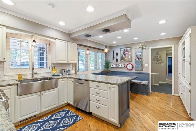 444 Skyline Drive, Elkhorn, NE 68022