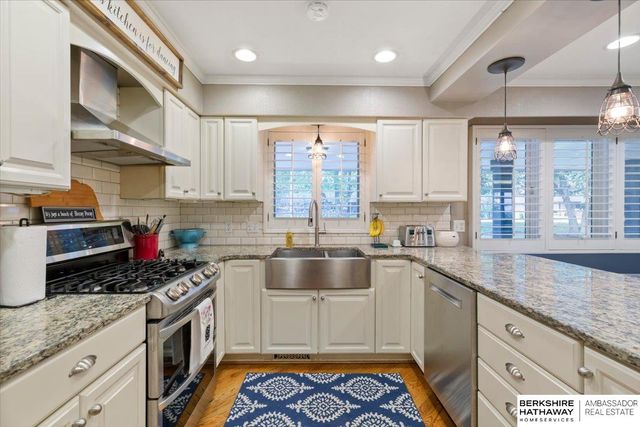 444 Skyline Drive, Elkhorn, NE 68022