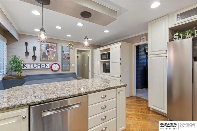 444 Skyline Drive, Elkhorn, NE 68022