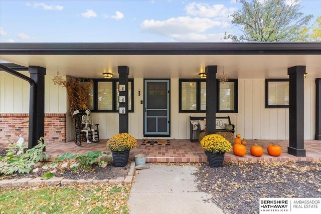 444 Skyline Drive, Elkhorn, NE 68022