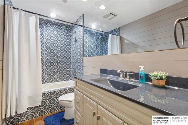 444 Skyline Drive, Elkhorn, NE 68022