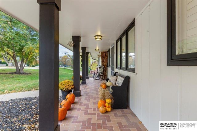 444 Skyline Drive, Elkhorn, NE 68022