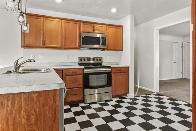 1508 9th St SW, Minot, ND 58701