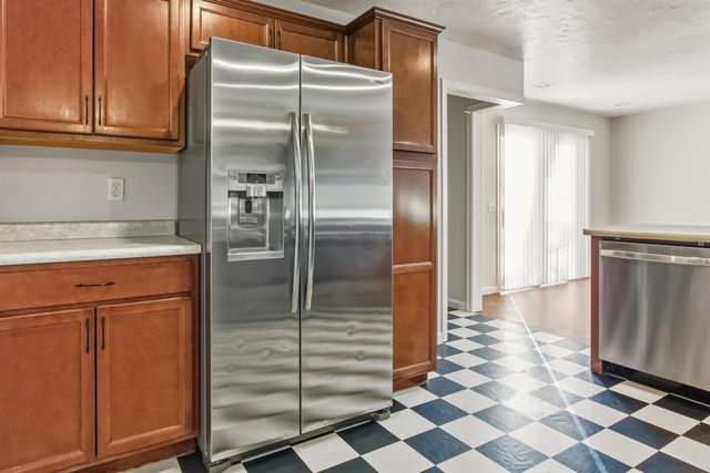 1508 9th St SW, Minot, ND 58701