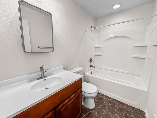 1508 9th St SW, Minot, ND 58701