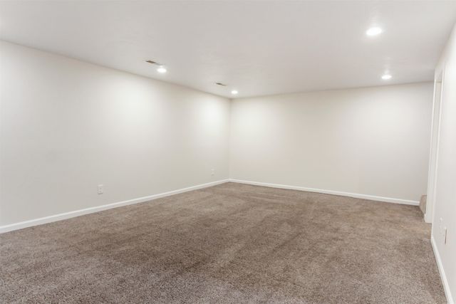 1508 9th St SW, Minot, ND 58701