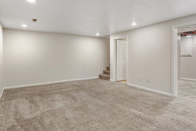 1508 9th St SW, Minot, ND 58701