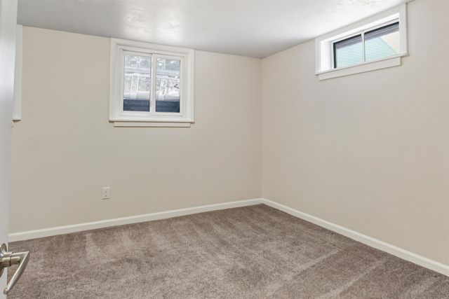 1508 9th St SW, Minot, ND 58701