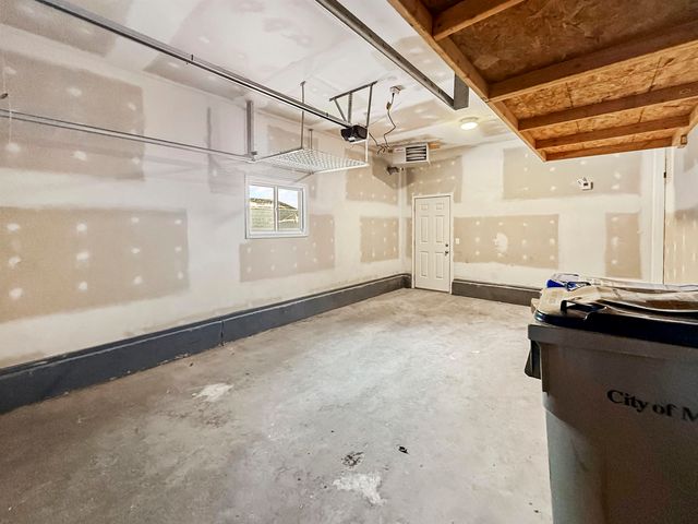 1508 9th St SW, Minot, ND 58701