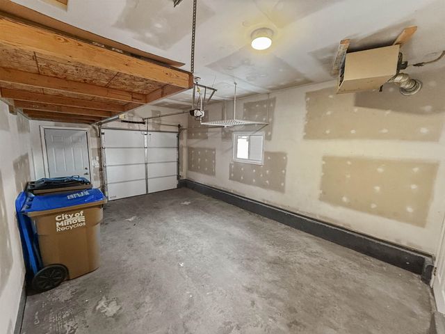 1508 9th St SW, Minot, ND 58701