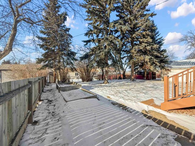 1508 9th St SW, Minot, ND 58701