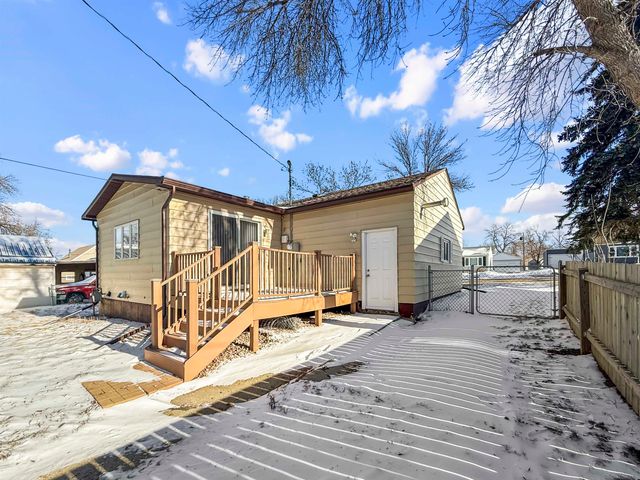 1508 9th St SW, Minot, ND 58701