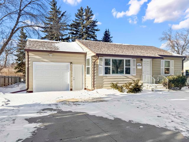 1508 9th St SW, Minot, ND 58701