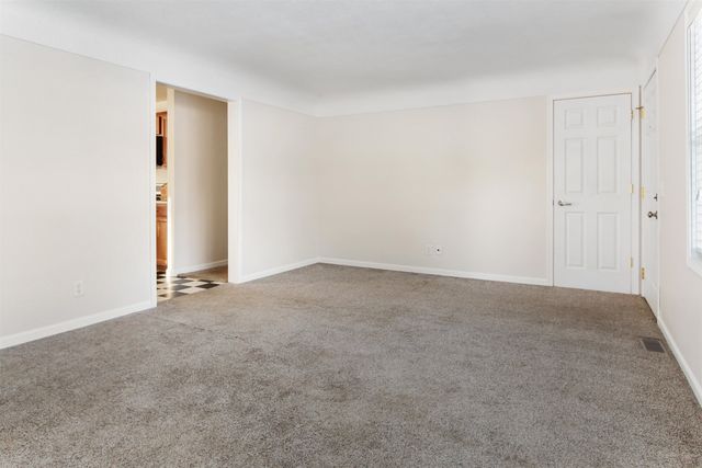 1508 9th St SW, Minot, ND 58701