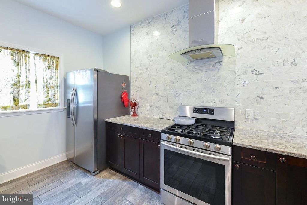 Image 11 of property listing at 1436 N BOND ST, Baltimore, MD 21213