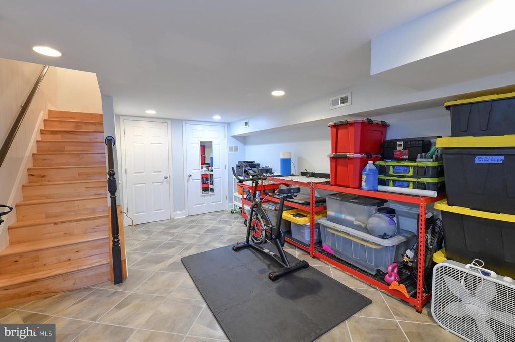 Image 13 of property listing at 1436 N BOND ST, Baltimore, MD 21213