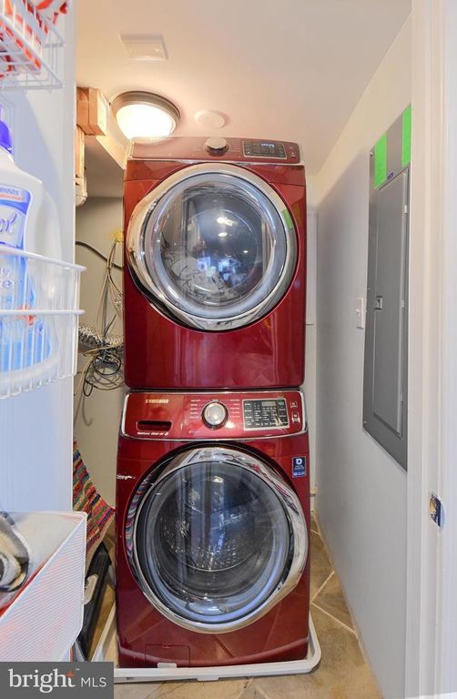 Image 15 of property listing at 1436 N BOND ST, Baltimore, MD 21213