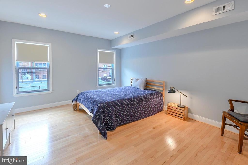 Image 16 of property listing at 1436 N BOND ST, Baltimore, MD 21213
