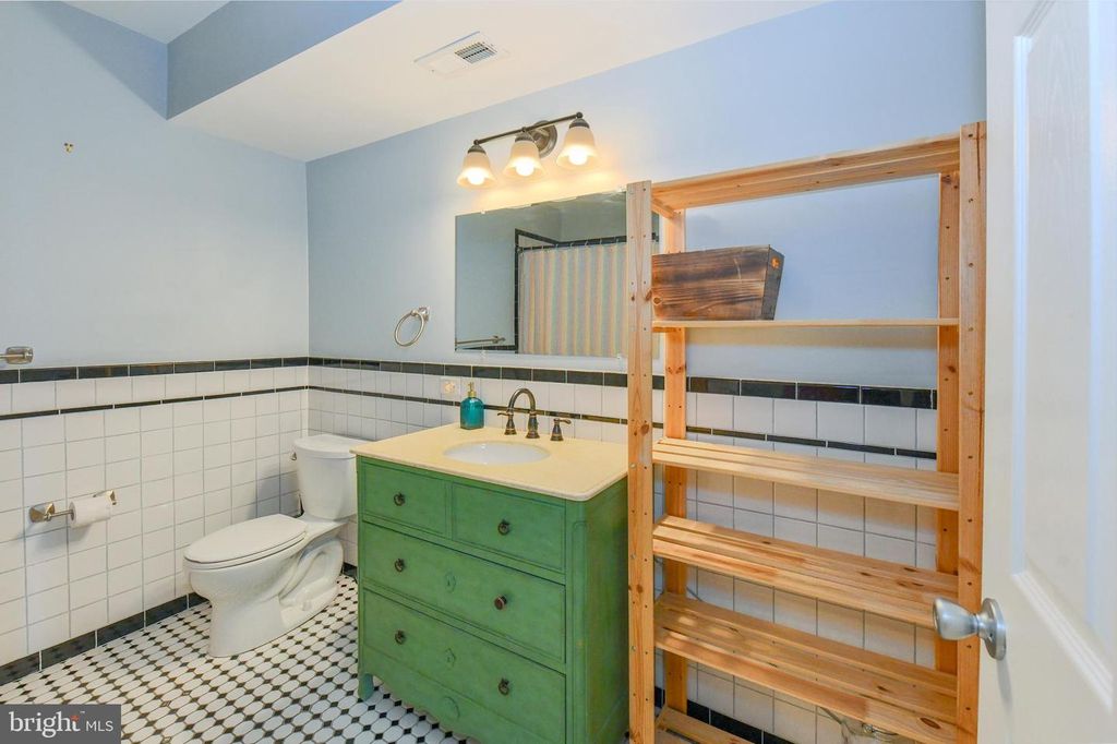 Image 20 of property listing at 1436 N BOND ST, Baltimore, MD 21213