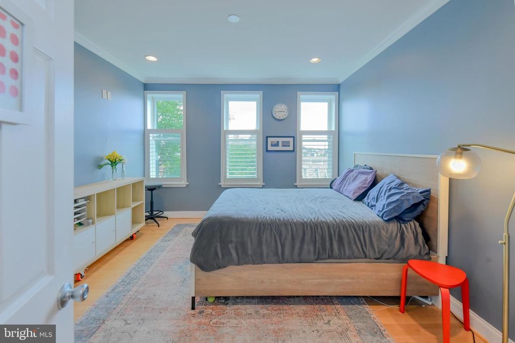 Image 23 of property listing at 1436 N BOND ST, Baltimore, MD 21213