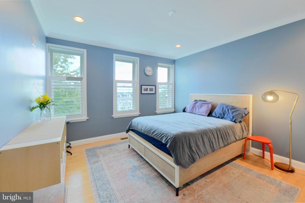 Image 24 of property listing at 1436 N BOND ST, Baltimore, MD 21213