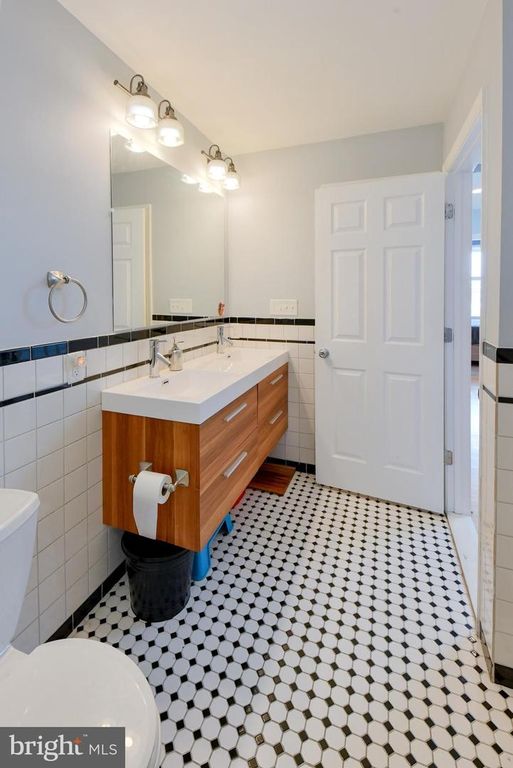 Image 29 of property listing at 1436 N BOND ST, Baltimore, MD 21213