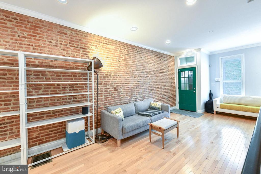 Image 4 of property listing at 1436 N BOND ST, Baltimore, MD 21213