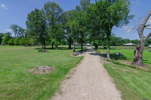 4894 La Hwy 412, Slaughter, LA 70777