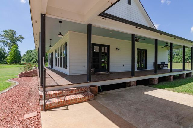4894 La Hwy 412, Slaughter, LA 70777
