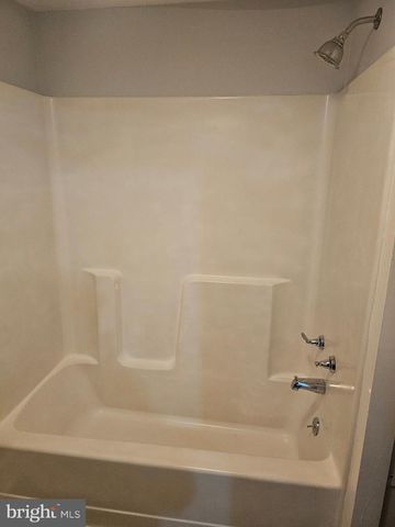 32 N GOVERNORS AVE, Dover, DE 19904