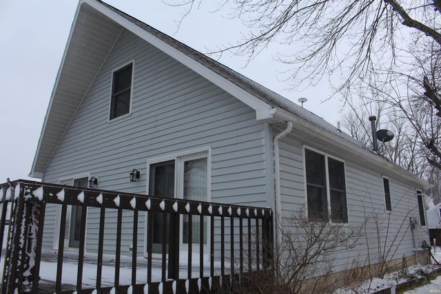 46 W Waldron Lake Drive, Wawaka, IN 46794