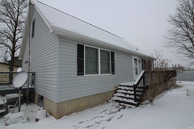 46 W Waldron Lake Drive, Wawaka, IN 46794