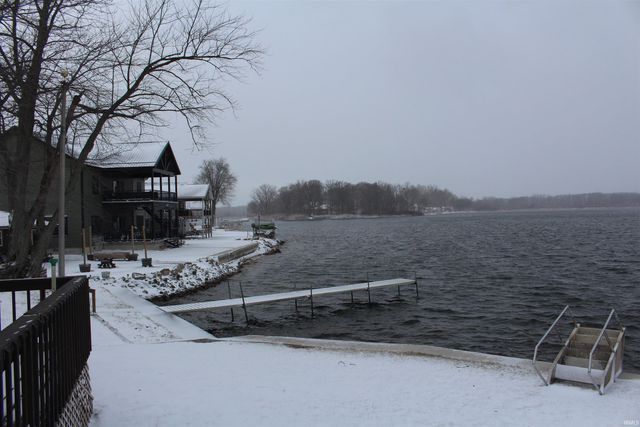 46 W Waldron Lake Drive, Wawaka, IN 46794