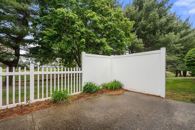 76 Mitchell Dr 76, Chicopee, MA 01022