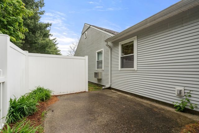 76 Mitchell Dr 76, Chicopee, MA 01022