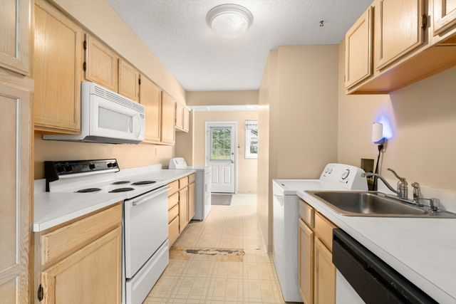 76 Mitchell Dr 76, Chicopee, MA 01022