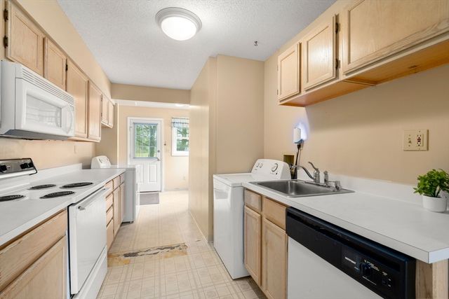 76 Mitchell Dr 76, Chicopee, MA 01022
