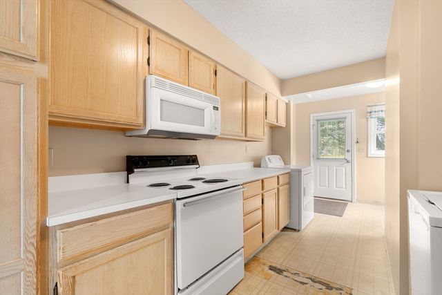 76 Mitchell Dr 76, Chicopee, MA 01022