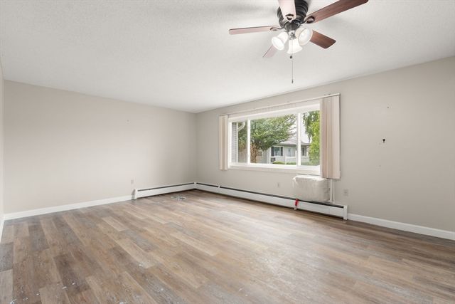 76 Mitchell Dr 76, Chicopee, MA 01022