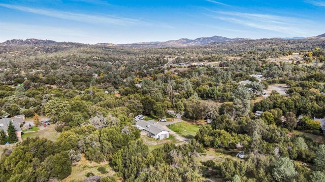 31643 Buck Run Lane, Coarsegold, CA 93614