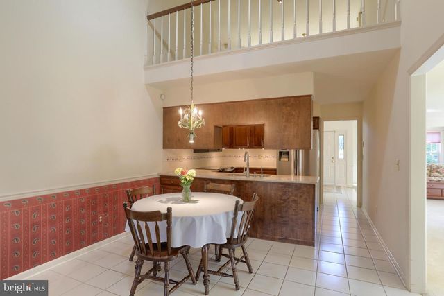 4 CAMBRIDGE DR, Hershey, PA 17033