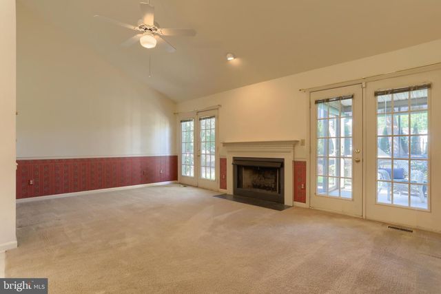 4 CAMBRIDGE DR, Hershey, PA 17033