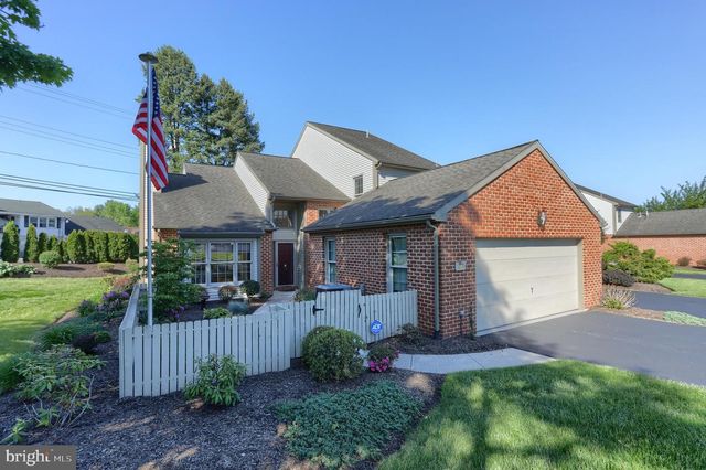 4 CAMBRIDGE DR, Hershey, PA 17033