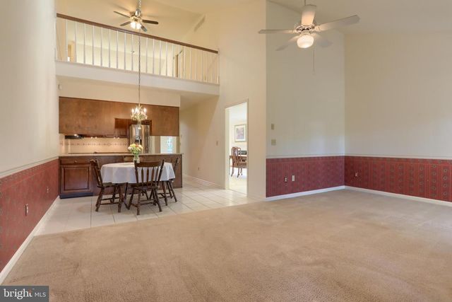 4 CAMBRIDGE DR, Hershey, PA 17033