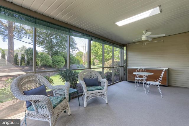 4 CAMBRIDGE DR, Hershey, PA 17033