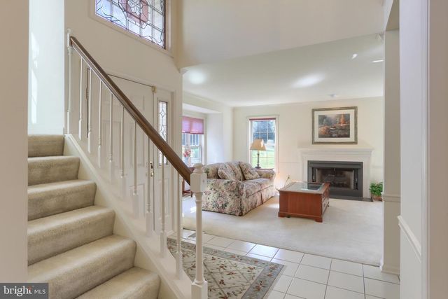4 CAMBRIDGE DR, Hershey, PA 17033