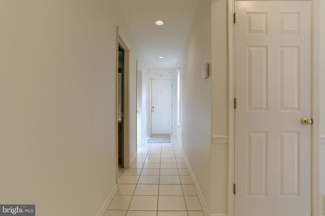 4 CAMBRIDGE DR, Hershey, PA 17033