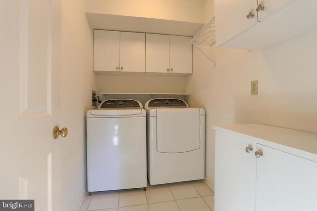 4 CAMBRIDGE DR, Hershey, PA 17033